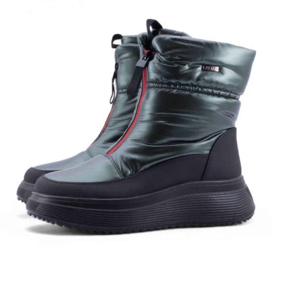 Stylish Women's Black and Silver Boots